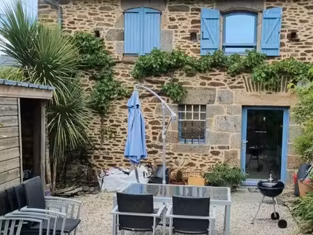 maison en pierre renovee meublee