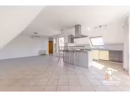 beau 4 pièces de 94 m2 avec terrasse  parking  garage sis gambsheim.