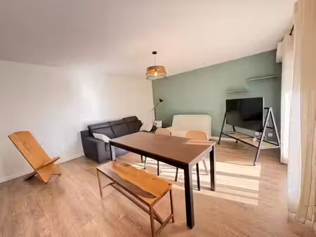 location meublée appartement 4 pièces 82.8 m² à villeurbanne (69100)  1 600 €