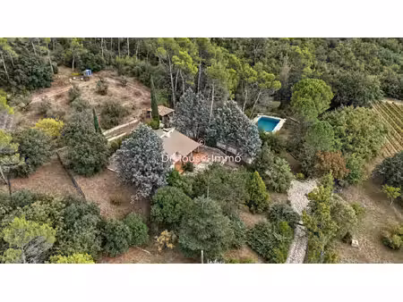 propriété au calme dans cadre nature avec piscine