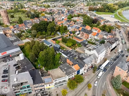 appartementsgebouw met 4 app.  2 handelsglv.  5 garages é...