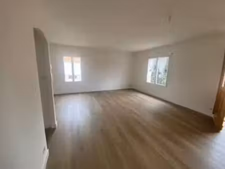 location appartement 3 pièces à montaigu (85600) : à louer 3 pièces / 70m² montaigu