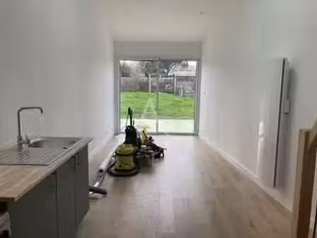 location maison meublé à saint-philbert-de-grand-lieu (44310) : à louer meublé / 38m² sain