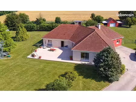 maison contemporaine 200 m² de plain-pied sur 4 000 m² de terrain arboré (sans travaux)
