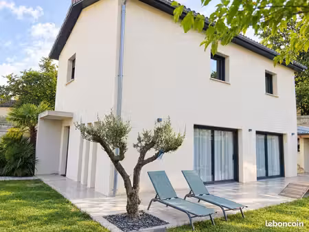 maison récente 2020 de 121 m² – piscine  cuisine d'été  garage – vue campagne