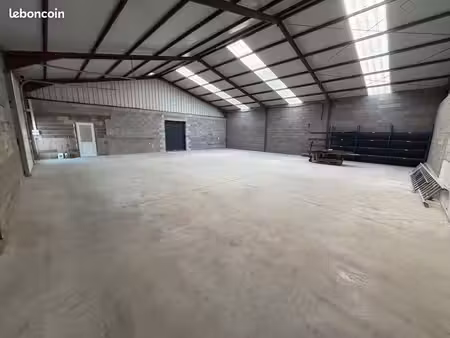 entrepôt 230 m² à louer