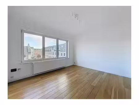 appartement à louer avec terrasse et 3 chambres   ixelles (vbe77801)
