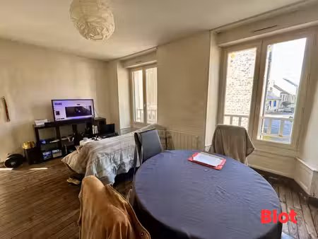 montfort-sur-meu centre – immeuble en monopropriété – 2 logements meublés loués