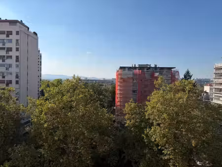 lyon 4 - secteur clos jouve - t3 de 77m² à rénover