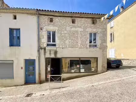 vaste immeuble de rapport au coeur de la bastide de monflanquin