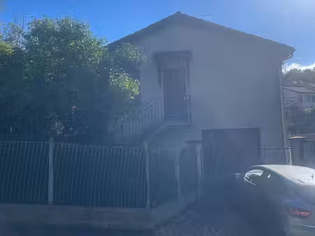 une maison à personnaliser  un grand terrain et 97 m² de sous-sol : un beau potentiel à dé