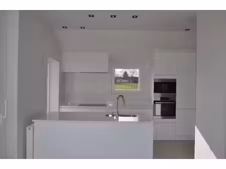 volledig vernieuwde woning gelegen in doodlopende straat.