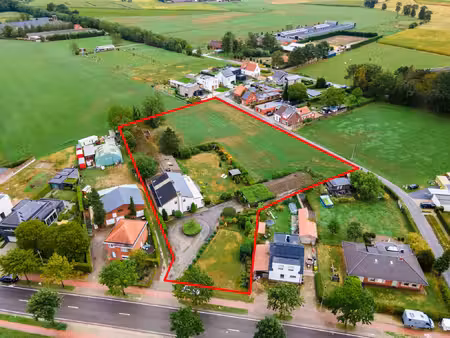 renovatieproject met woning en opslagloodsen op ca. 7.668m2