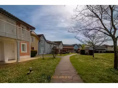 joli appartement meublé et rénové au cœur d’une résidence de vacances au bord du lac de ma
