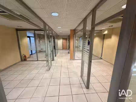 location local d'activités 226 m²