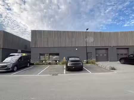 location local d'activités la madeleine 565 m²
