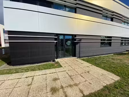 location bureau st gregoire 102 m²