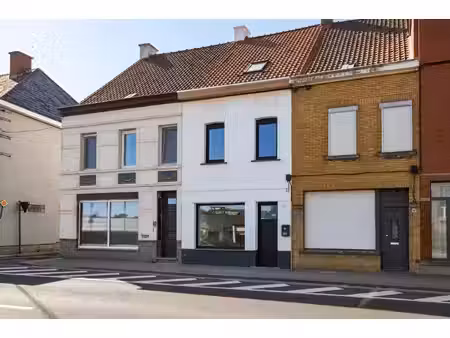 volledige gerenoveerde  energetische woning met stadskoer!