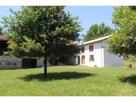 maison ancienne rénovée avec dépendances