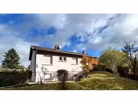 maison familiale spacieuse avec terrasses et grand garage  à sancé
