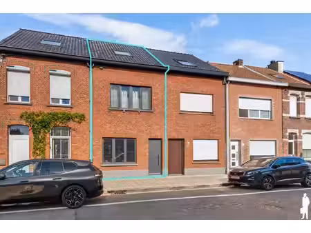 smaakvol gerenoveerde woning met 3 slaapkamers en mooie tuin