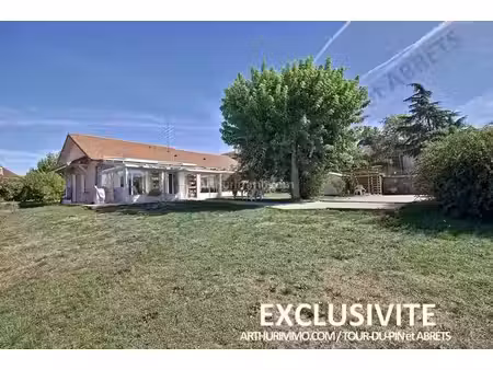 vente maison 5 pièces 109 m2 à la tour-du-pin