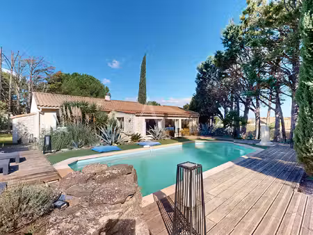 vente maison 4 pièces  182.00m²  escales