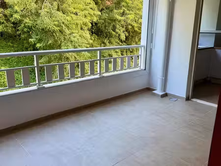 appartement neuf avec grande varangue sur la verdure  à deux