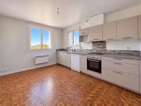 location appartement 3 pièces 103m²