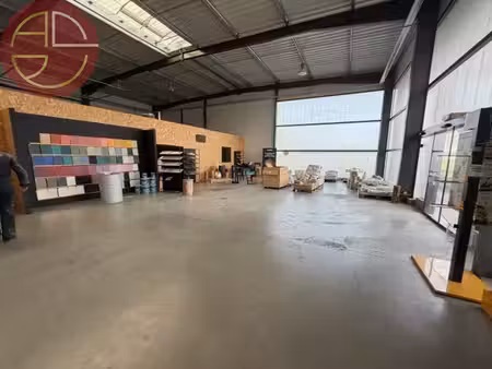 location commerce saint jory 31790 700m²