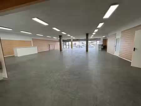 location commerce angers 49100 720m²