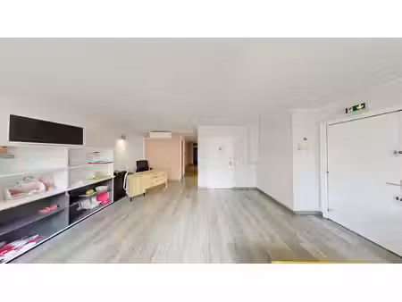 location commerce nice 06100 140m²