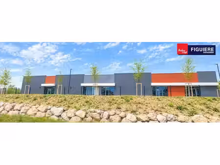 location commerce salon de provence 13300 400m²