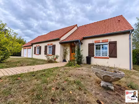 exclusivité à coullons : pavillon de plain-pied  double garage et grand jardin clos