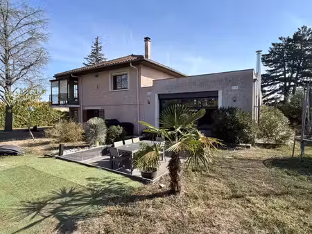 très belle maison familiale de 260 m2 rénovée avec goût sur
