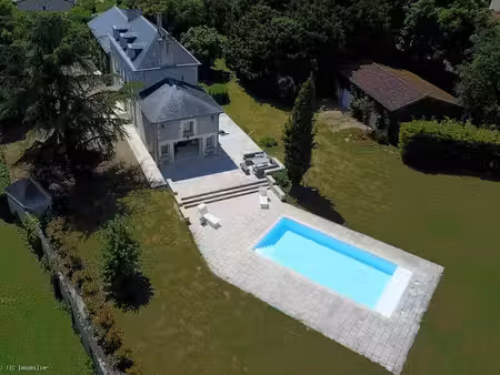 propriété exceptionnelle avec piscine à avanton  seulement 20 minutes de poitiers centre