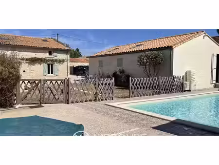 maison avec piscine et terrasse mougon (79)