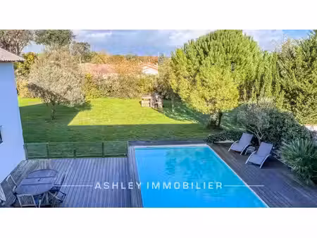 à vendre - maison charentaise du xviiie avec piscine  dépend