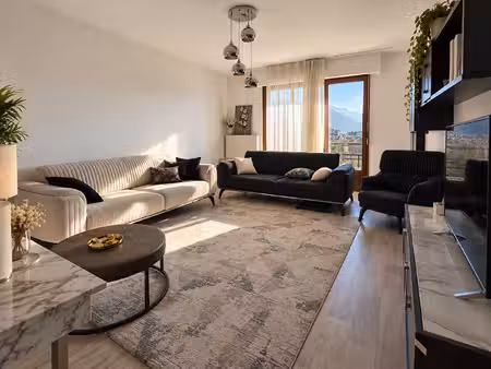 annecy - appartement 2 pièces traversant  8ème et dernier étage