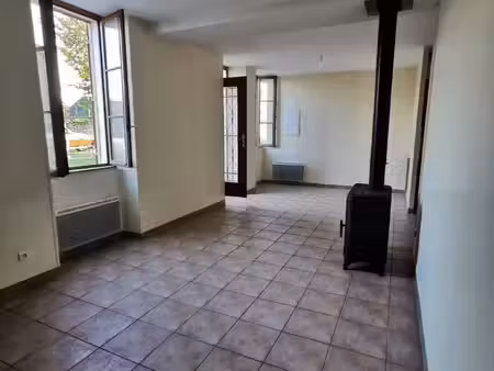 maison de bourg avec garage et jardin à nerondes  entre neve