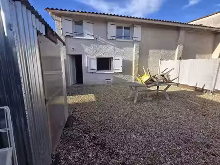 location maison 3 pièces 65 m² à eyrans (33390)  720 €