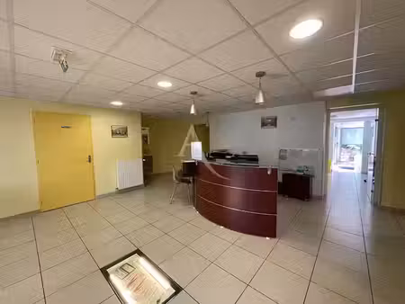 location locaux professionnels 0 pièces 210 m² à fontenay-le-comte (85200)  2 410 €