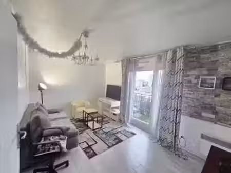 location meublée locaux professionnels 5 pièces 91 m² à saint-denis (93200)  600 €