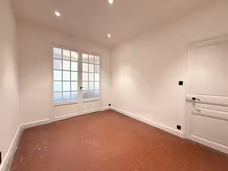 location local commercial 13m2 marseille 8eme (13008) - 700 € - surface privée