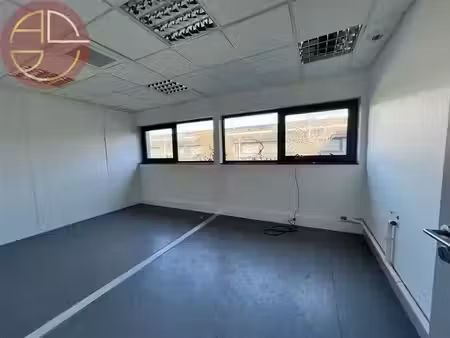 location locaux professionnels 243 m² à toulouse (31000)  2 556 €