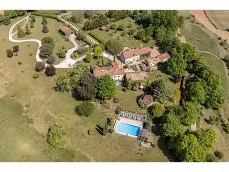 domaine d'exception sur 17 hectares entre bergerac et périgueux