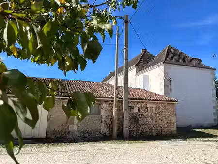 trizay  maison ancienne à rénover avec jardin et dépendance
