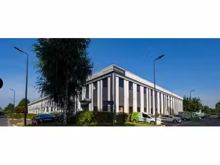 location local professionnel 451m²
