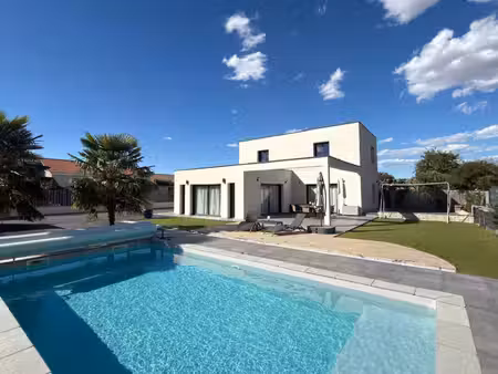villa comptemporaine avec piscine