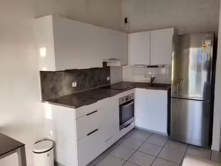 location appartement 1 pièce  31.74m²  les sables